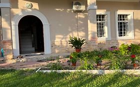 Garden Villa Guni